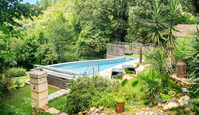 Charm & Tranquility in the heart of Périgord Noir with private heated pool