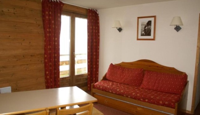 Charmant 2 pièces cabine rénové, balcon, vue vallée, au pied des pistes, proche centre et commerces - FR-1-557-77