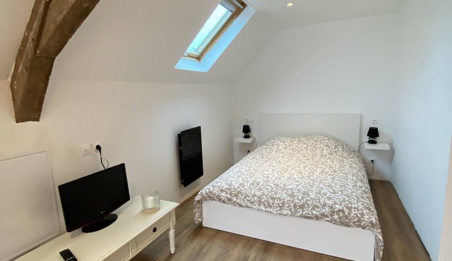 Charmant Appartement à la Campagne Avec Parking et Cour Privatifs