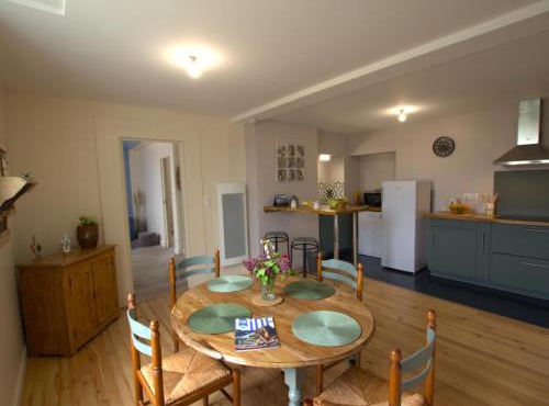 Charmant appartement au-dessus d'un salon de thé avec patio et décoration contemporaine - FR-1-496-298