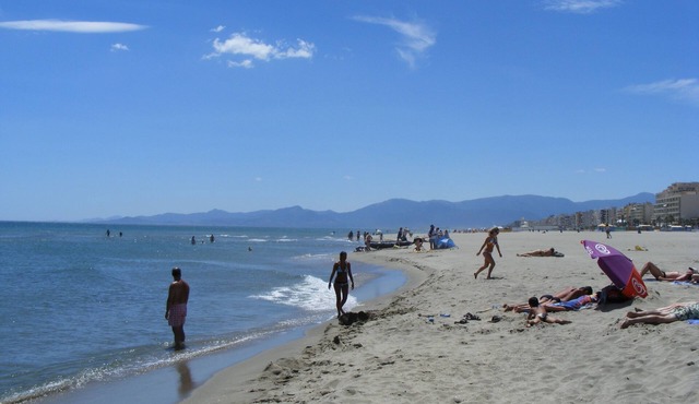 Charmant appartement à 150m de la plage – parking, wifi, clim