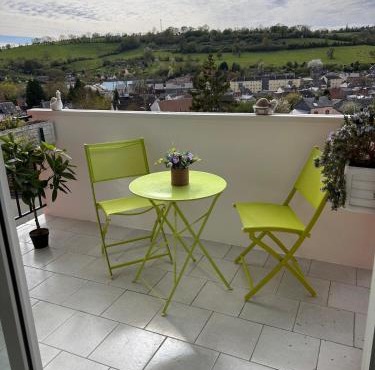 Charmant Appartement avec vue sur la ville de Vimoutiers