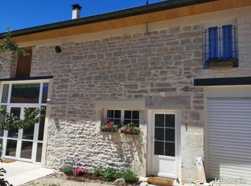 Charmant appartement dans maison de village