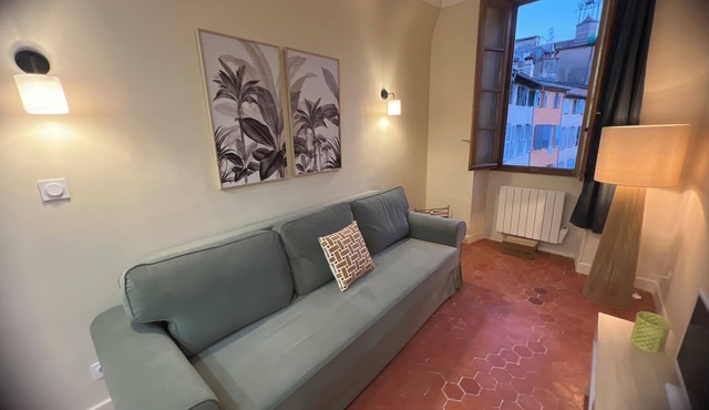 Charmant Appartement Meublé, au Cœur de la Ville des Parfums. Au Calme, Lumineux