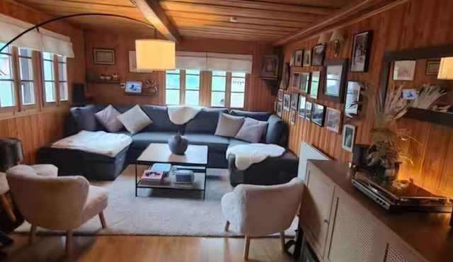Charmant appartement pouvant accueillir jusqu'à 10 personnes (un canapé-lit au salon) situé dans la
