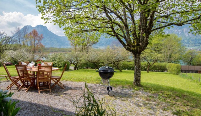 Charmant Chalet 50m du lac-jardin et parking