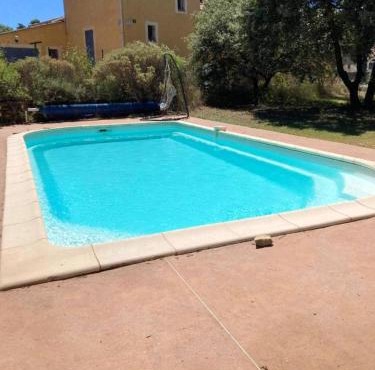 Charmant chalet à Cornillon-Confoux avec piscine partagée