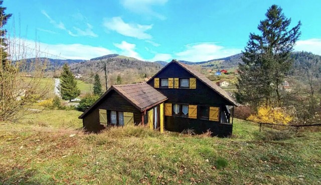 Charmant Chalet Rustique Proche de la Bresse