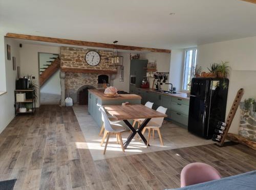 Charmant corps de ferme à la montagne.