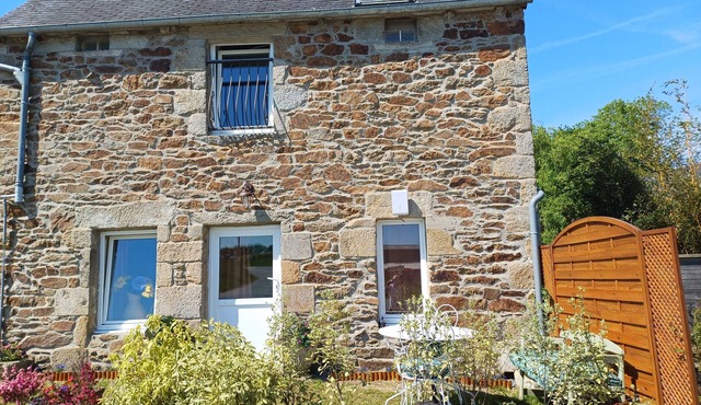 Charmant Cottage 4 Personnes, , au Centre de la Côte D'emeraude Plages à 7kms