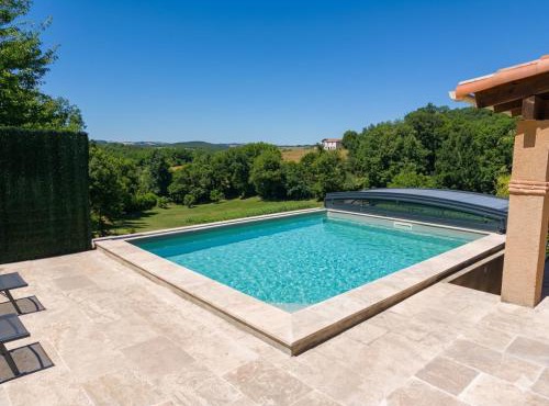 Charmant gîte de Lacrouzette avec piscine chauffée et bain balnéo proche d'Albi