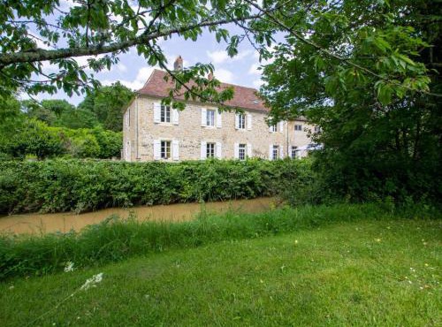 Charmante Maison de Campagne au Bord de l'Eau avec Grand Jardin - Périgord Vert, Animaux Acceptés - FR-1-616-338