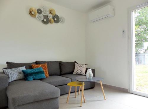 Charmant gîte à Saint-Rémy-en-Rollat avec terrasse et animaux acceptés - FR-1-489-492