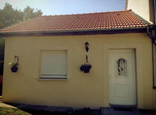 Charmant Gîte à Étain, Tout Inclus, Proche Verdun avec Terrasse et Parking - FR-1-585-3