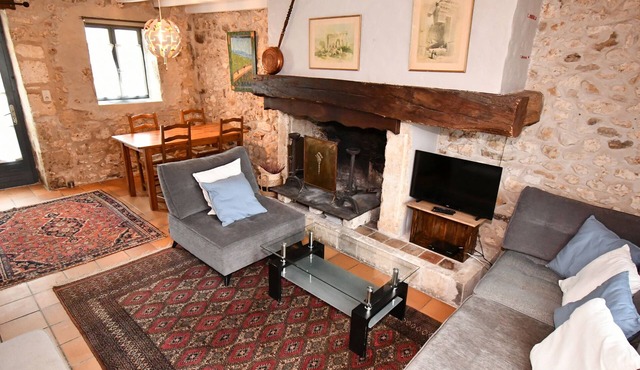 Charmant Gîte de 3 Chambres Près de la Piscine, Super Terrasse