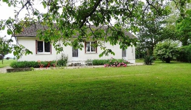 Charmant Gîte Familial avec Grand Jardin et Confort Moderne à Bengy-sur-Craon - FR-1-586-33