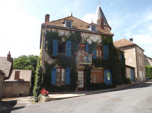 Charmant gîte près d'un château avec jardin, terrasse, parking et WiFi, à 14 km de Vichy - FR-1-489-1