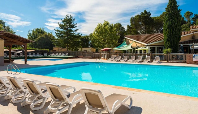 Charmant maisonnette + piscine sur place !