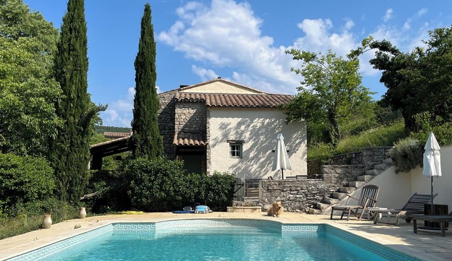 Charmant mas Avec Piscine Privée au Milieu de la Garrigue au sud de Lardèche