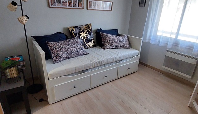 Charmant Studio, Élégant. 3ème Étage Avec Ascenseur. Calme, Entièrement Rénové