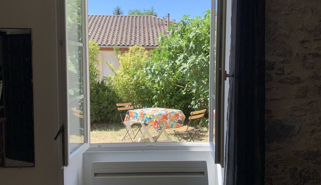 Charmant Studio au Calme en Rez de Chaussée Avec Pierres Apparentes