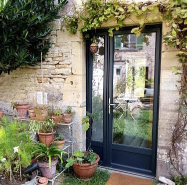 Charmant Studio au rez de chaussée de notre maison de village