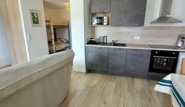 Charmant Studio Avec Parking et Garage Pour Déposer en Sécurité vos Équipements