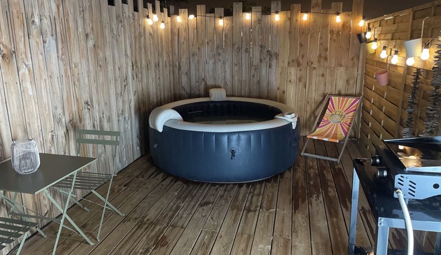 Charmant Studio Avec Jacuzzi et Terrasse