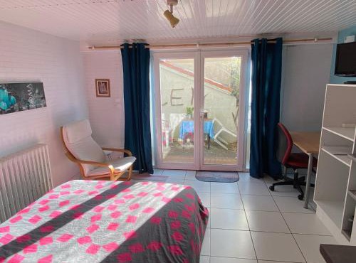 Charmant studio calme avec terasse & parking privé