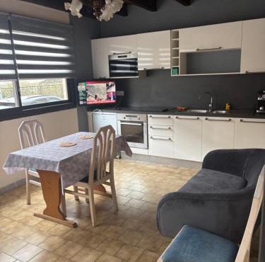 Charmant studio meublé en Ardèche à Pont de Labeaume proche de la rivière