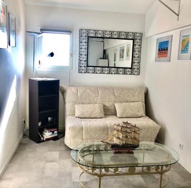 Charmant Studio Indépendant Le Broc avec parking privé