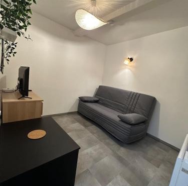 Charmant studio neuf au coeur de Volonne