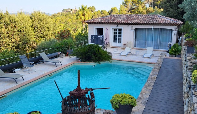 Charmant T2 Entouré D'un Écrin de Verdure, Aspirant au Calme et la Détente