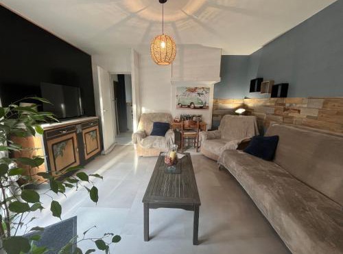 Charmant T2, Cl 3 étoiles, 4 Lits, 4 personnes et 1enfant, parking et terrasse