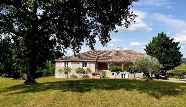 Charmante Bastide quercynoise atypique en pierre
