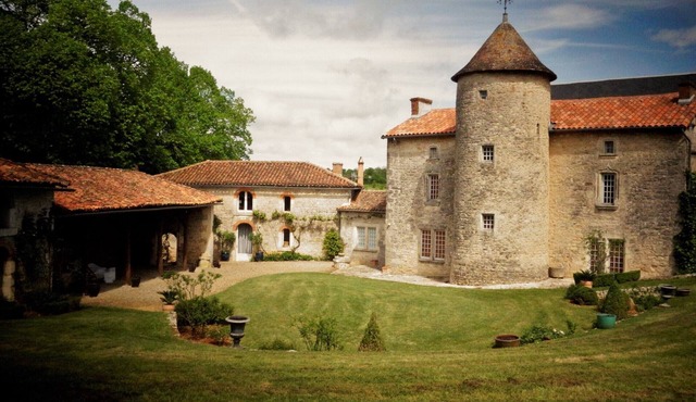 Charmante Demeure du 17ème Siècle Avec 4 Chambres et 3 Salles de Bain