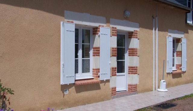 Charmante Fermette Rénovée avec Terrasse Privative et Vélos, 2 Chambres, Proche Le Lude - FR-1-410-155