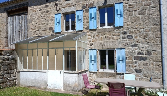 Charmante Ferme de Village Restaurée Proche du lac de Naussac et de L'allier