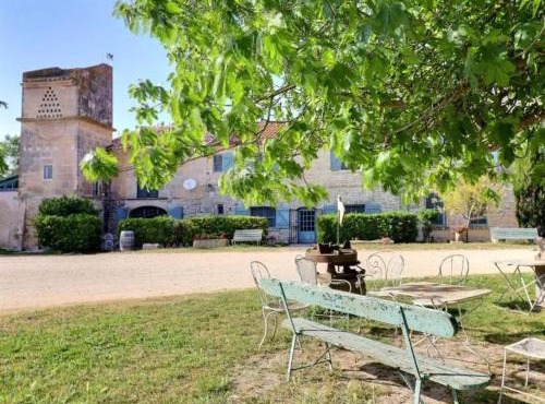 Charmante maison en Camargue avec piscine partagée
