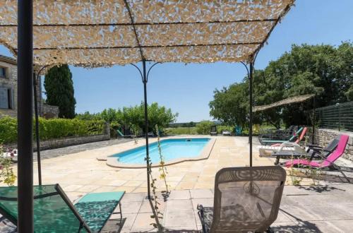 Charmante location avec piscine partagée à Orgnac-l'Aven, 60 m²tr
