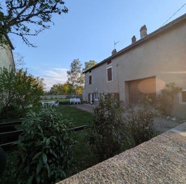 charmante maison bourguignonne avec jardin privé