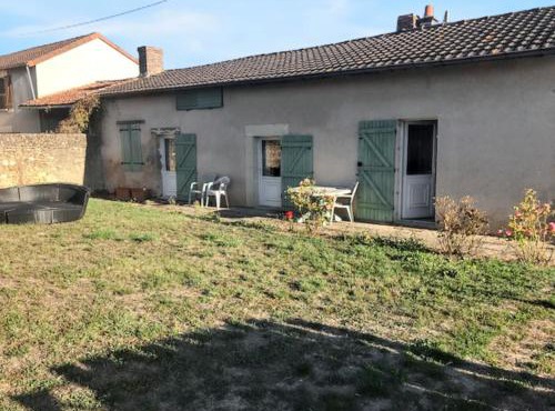 Charmante maison à Mouterre-Silly avec jardin et terrasse