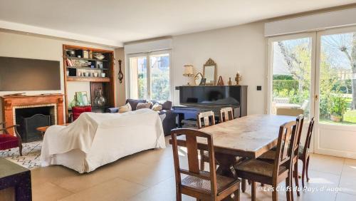 Charmante maison, 8 personnes, piscine et tennis