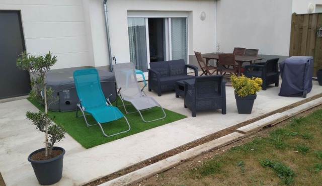 charmante maison au calme avec jardin, terrasse et jacuzzi