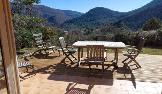 Charmante Maison Avec vue et Jardin en Pleine Nature, Proche des Commodités