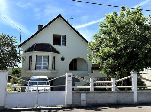 Charmante Maison avec Jardin à Troyes