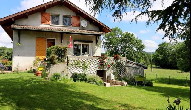 Charmante Maison Avec Grand Jardin, à 20 min de Geneve