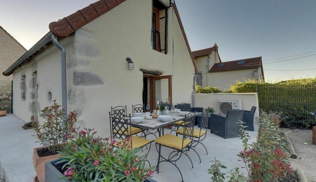 Charmante Maison Bourbonnaise du XVIIIe avec Animaux Acceptés - FR-1-489-393