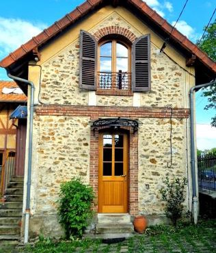 Charmante Maison d'Hôtes avec Parc, entre Seine et Forêt de Fontainebleau et à 30mn de Paris