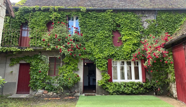 Charmante Maison de Campagne Rénovée du 17e 6 Voyageurs Rivière et Jacuzzi